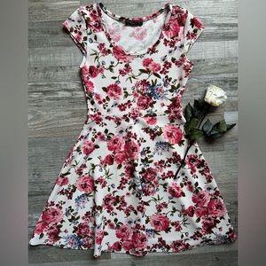 Ladies Floral Dress. Size: S